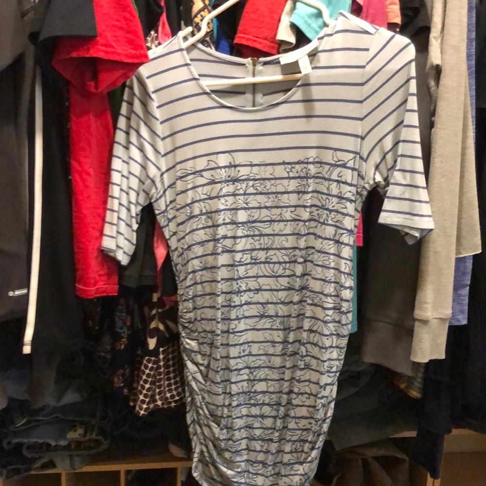 Size small maternity short sleeve